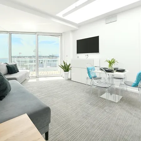 Sun & Snow Seaside Apartment *